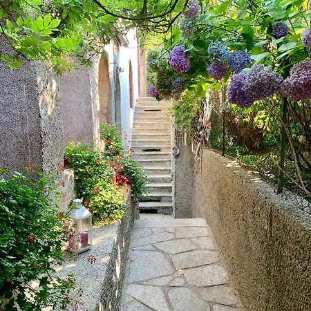 Il Giardino Segreto Arona, Charming Apartments Exterior photo